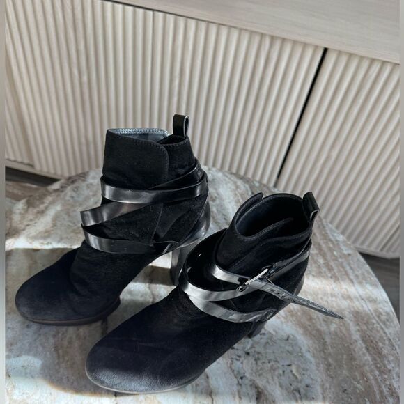 Tod’s black suede leathered wrap around strap chunky heel ankle boots size 7 - Picture 7 of 9